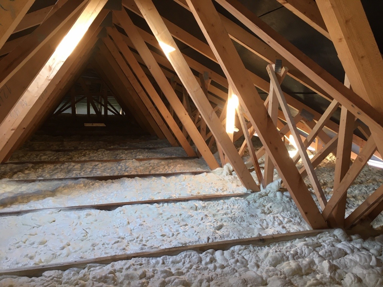 Izolacija tavanske ploče kanadskom penom