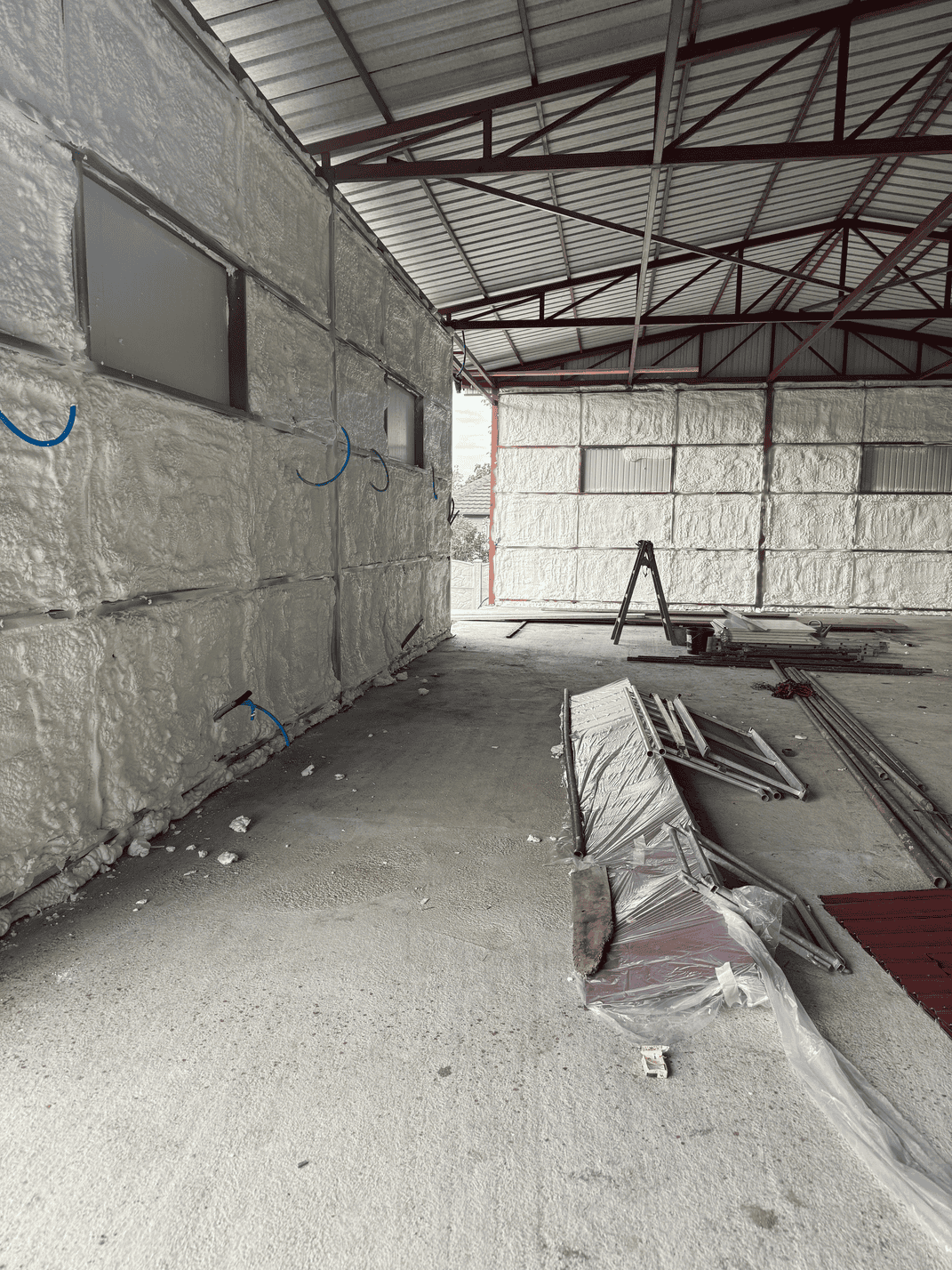 Izolacija zidova metalne hale kanadskom penom – uklanjanje kondenzacije