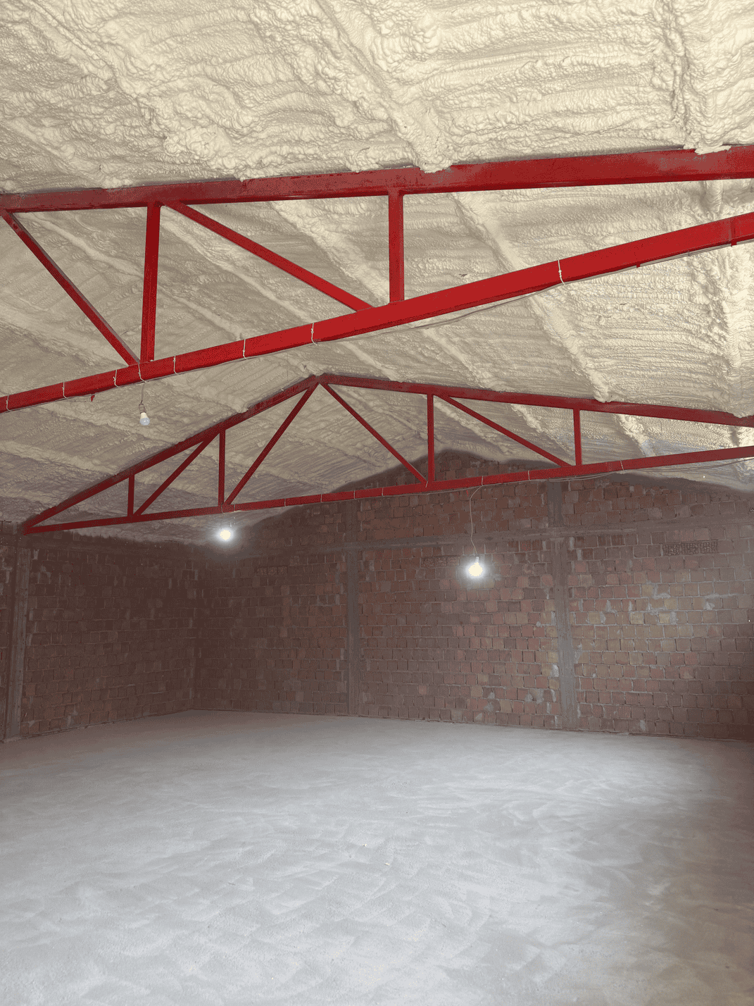 Izolacija krova hale zatvorenim ćelijama – zaštita od kapljanja sa krova